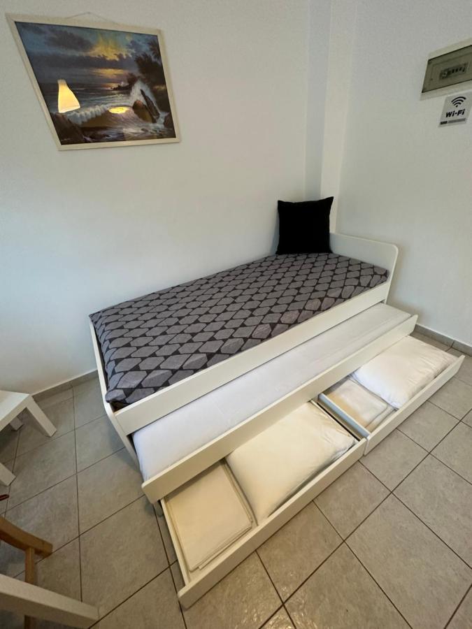 Apartment 4 *