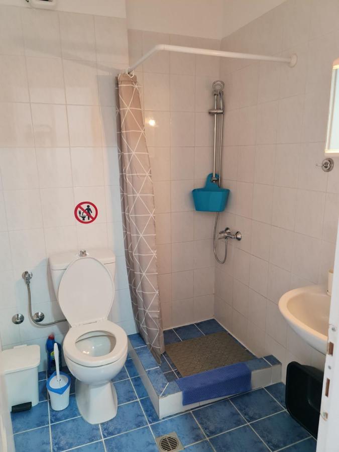 Apartment 4 *