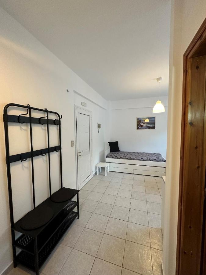 Apartment 4 *