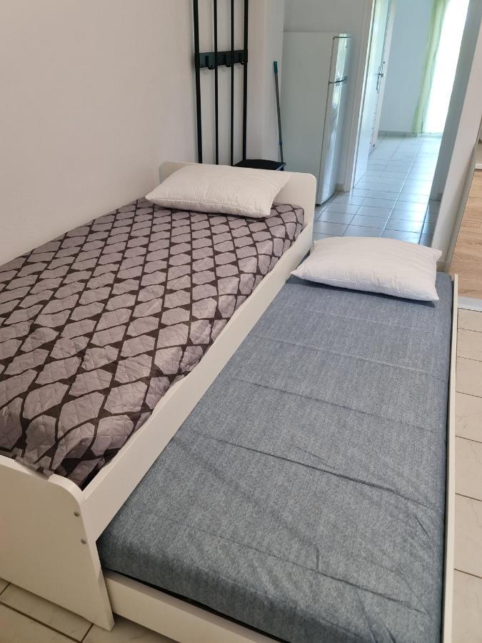 4 Apartment *