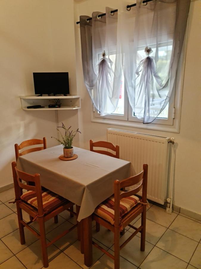 Apartment 4 *