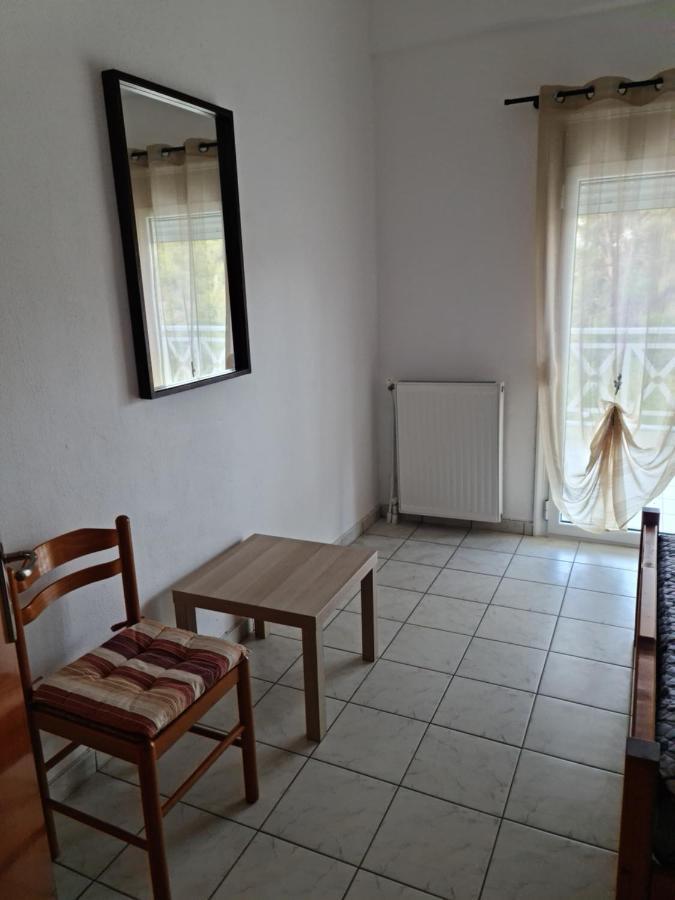 4 Apartment *